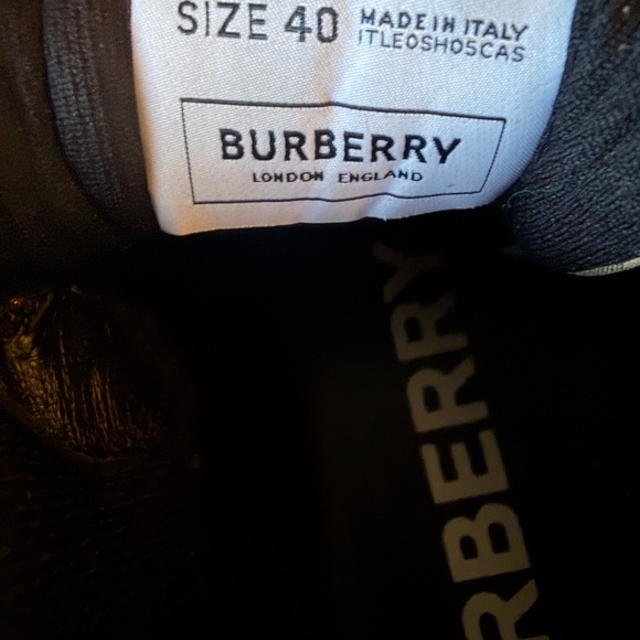 Burberry Arthur ‘Archive Beige Black’ Size 40EU/7MUS - Picture 6 of 10